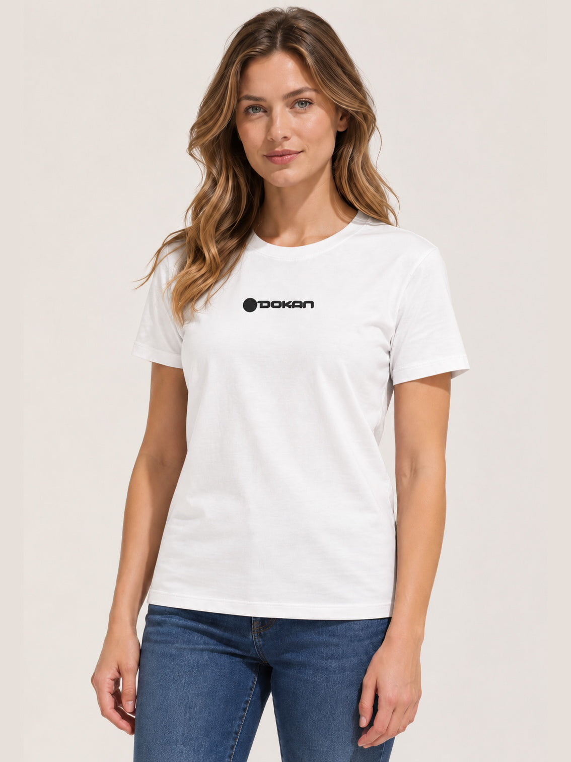 Dokan Premium T Damen – Weiß mit schwarzem Logo