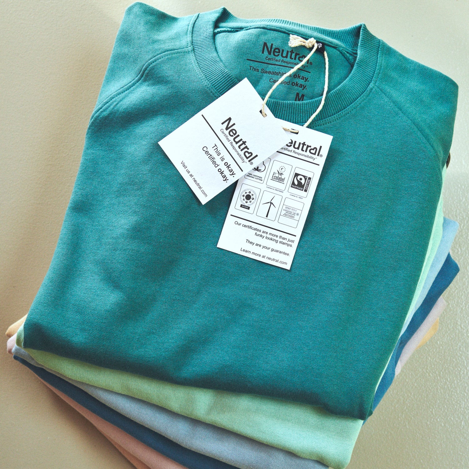 Mehrere Pullover übereinander